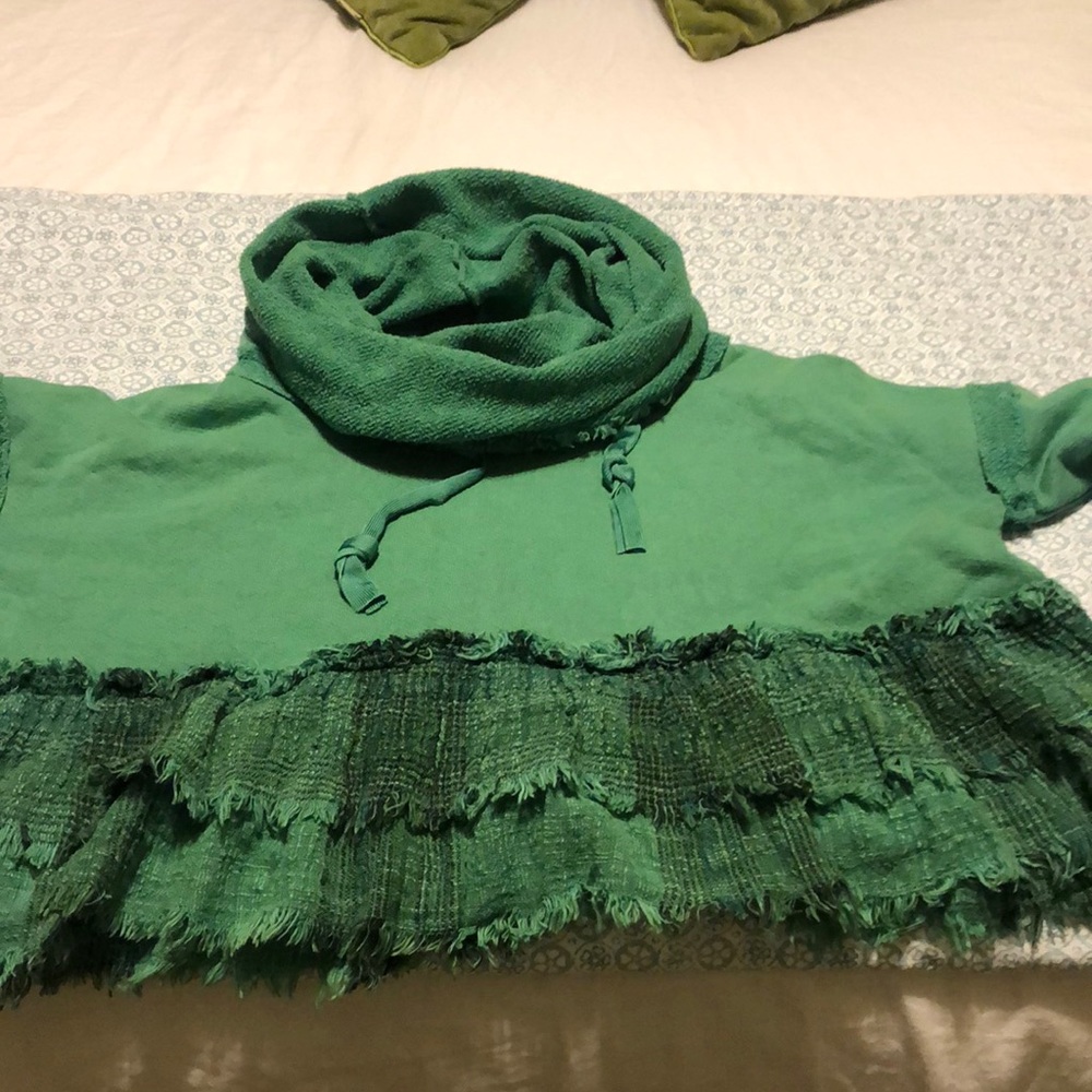 Free people funnel neck dark green crop sweatshirt.
